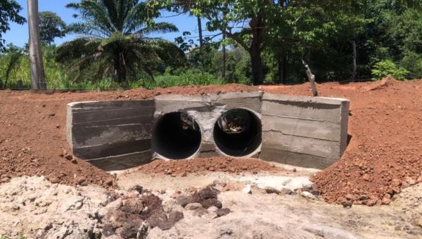 Prefeitura de Pequizeiro realiza instalação de bueiros na zona rural, garantindo mais segurança e mobilidade