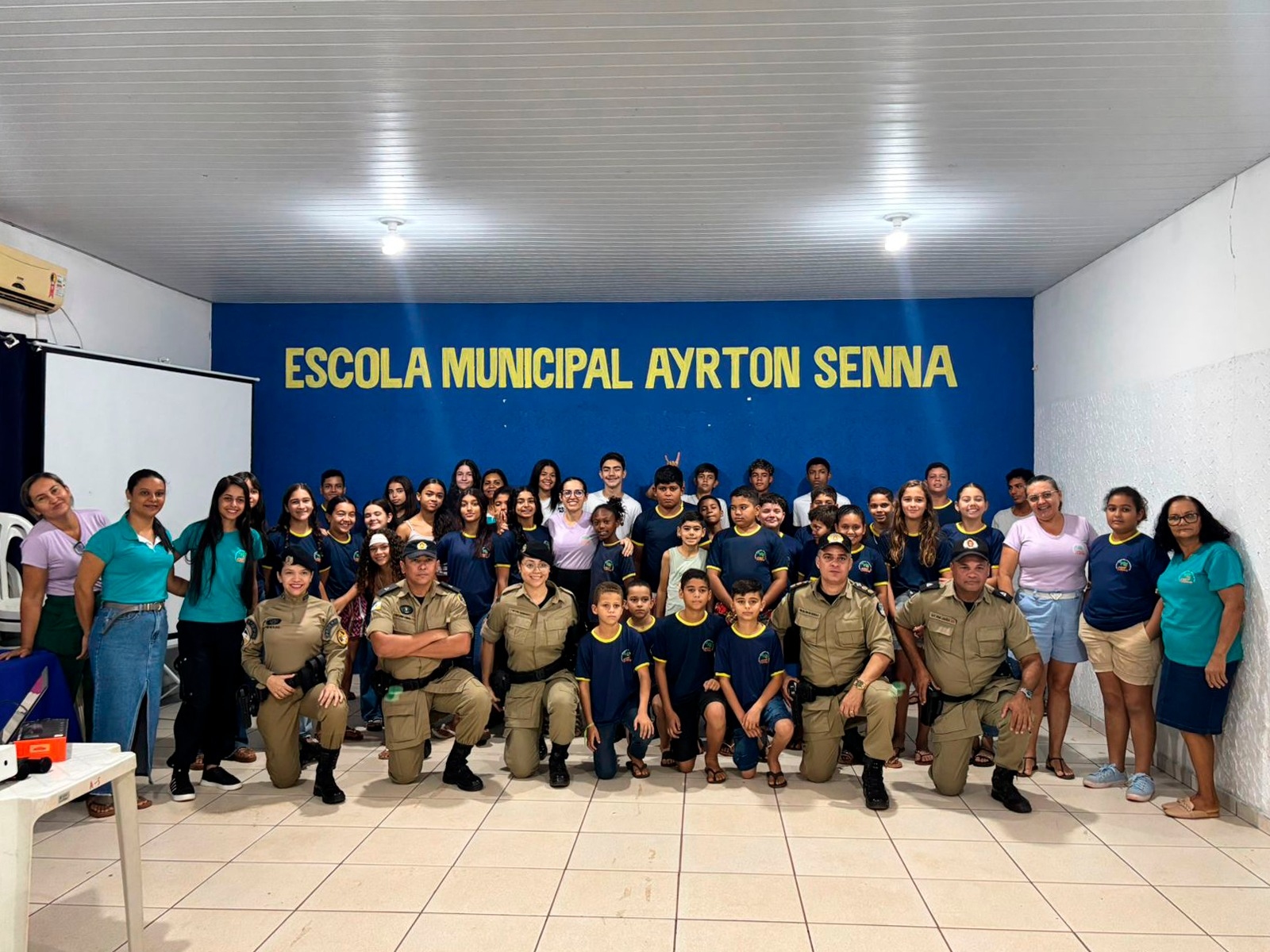 Palestra sobre a Lei Maria da Penha é realizada na Escola Municipal Ayrton Senna