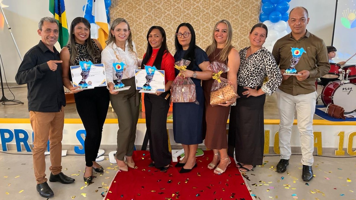 Prefeitura de Pequizeiro realiza cerimônia de premiação para professores e alunos destaque da Rede Municipal de Ensino